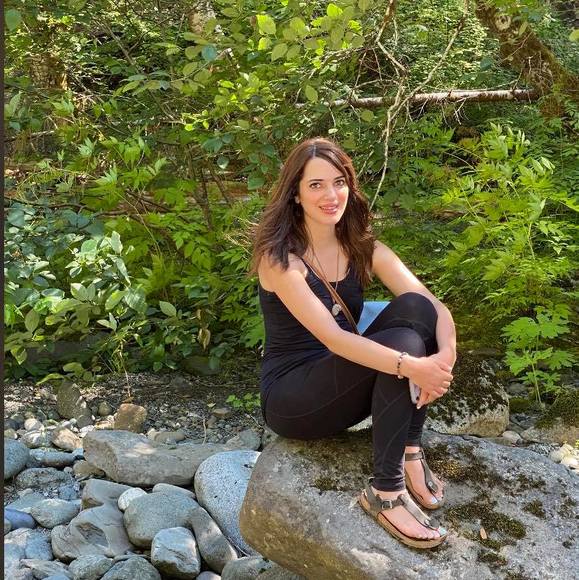 Meet your Posher, Alexandra - Picture 1 of 1